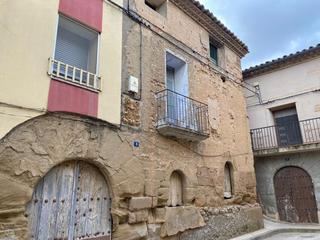 Xalet a Azara. Cerca de la entrada de la azara