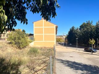 Finca rústica en Barbastro. Urbanización los almendros 42
