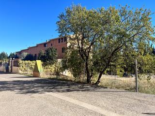 Finca rústica en Barbastro. Urbanización los almendros 43