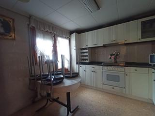 Pis a Monzón. Calle blas sorribas, centro de la población