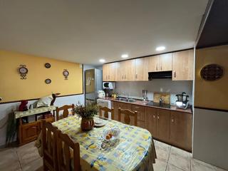 Chalet in Monzón. Calle afueras, junto a la iglesia