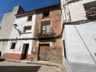 Chalet in Albalate de Cinca. Calle san roque, centro de la población