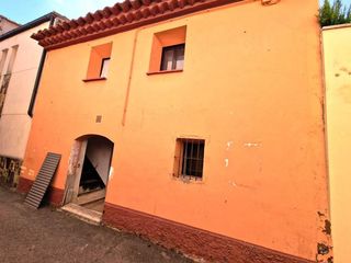 Chalet in Alcampell. Zona residencial