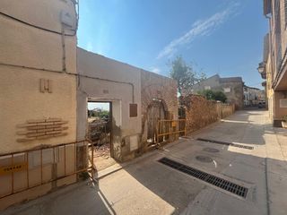 Fondo rustico in Laluenga. Cerca del centro de la población