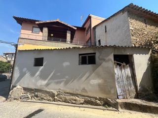 Xalet a Graus. Entrada a la población