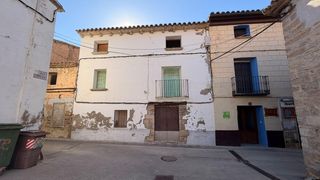 Towny house in Ontiñena. Casa en el centro de ontiñena