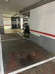 Aparcament cotxe a Santa Eulàlia. Parking en edificio cosmos