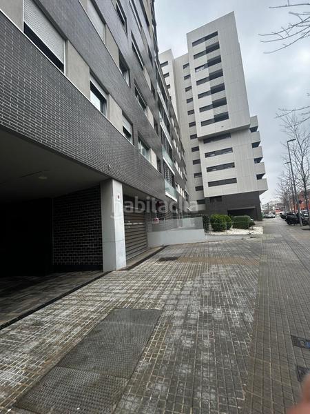 Foto c1f7aff8-c0fd-4b03-a2e4-e69f050a6f51. Lloguer local comercial a El Pedró Cornellà de Llobregat