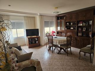 Flat in Les Planes. Oportunidad!