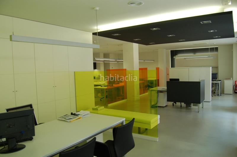 Foto b8f48056-7a14-43a5-a4bb-1f4626d60b0d. Local comercial a Centre-Estació Gavà