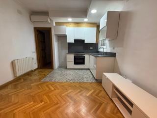 Pis a Centre-Estació. Acogedor piso reformado en finca tranquila