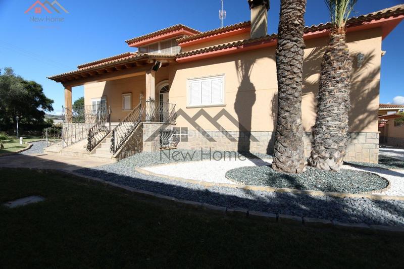 Foto 37f213ec-aaf4-4718-a299-cdf7651bffcb. Chalet vive la exclusividad y el confort en esta magnífica vivienda independiente. en Benaguasil