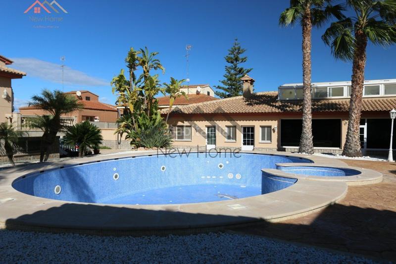 Foto a4cfdbac-5797-4a8d-8553-04537b9a0e3a. Chalet vive la exclusividad y el confort en esta magnífica vivienda independiente. en Benaguasil
