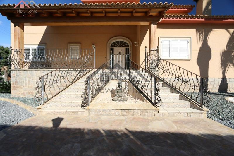 Foto a72c379c-9661-4870-8b4c-bf1d78cf87e2. Chalet vive la exclusividad y el confort en esta magnífica vivienda independiente. en Benaguasil
