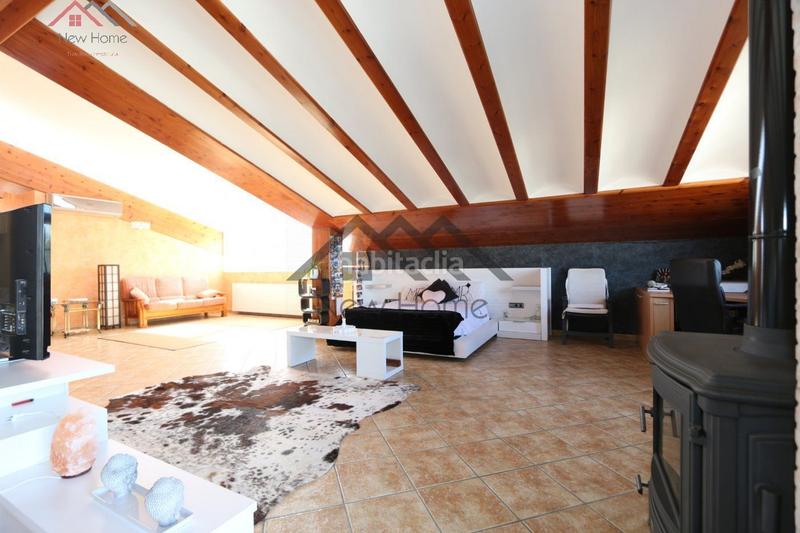 Foto d8289c2a-f619-4f43-9de5-4258b459e0be. Chalet vive la exclusividad y el confort en esta magnífica vivienda independiente. en Benaguasil