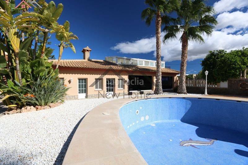 Foto e68de0ad-0e7f-4129-a4b8-ea3b9af9355e. Chalet vive la exclusividad y el confort en esta magnífica vivienda independiente. en Benaguasil