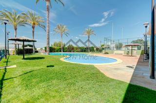 Casa aparellada en La Conarda. Vive la experiencia de una casa independiente al precio de un pi