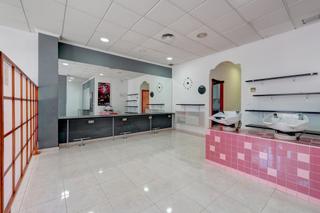 Lloguer Local Comercial a Núcleo Urbano. Oportunidad única de alquiler! peluquería con licencia activa en