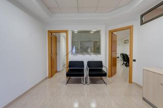 Location Local commercial à Núcleo Urbano. Atención emprendedores y profesionales!