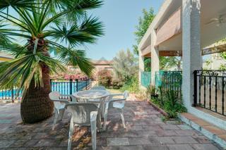 Xalet en Vilamarxant. Chalet con piscina, gran parcela y vegetacin en monte horquera