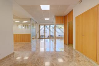 Rent Office space in Parc Tecnològic. Tu oficina en el corazón empresarial de valencia. espaciosa, equ