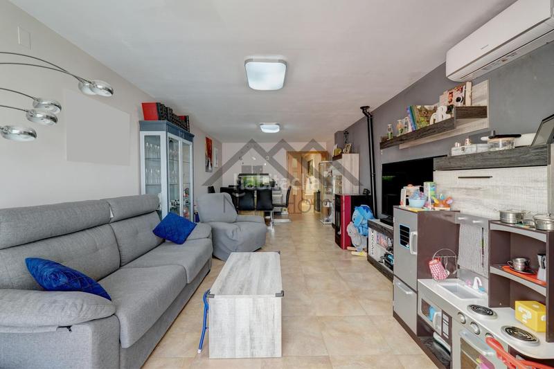 Foto 2abd5df1-ad93-42de-b436-2b51177948a7. Duplex in Núcleo Urbano Pobla de Vallbona (la)