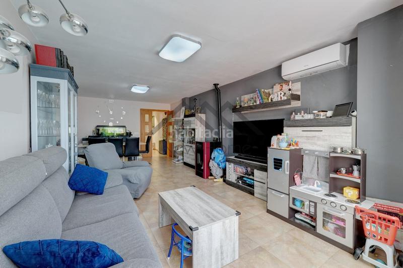 Foto 47c0a5b5-32fb-4200-a26d-760419f03f8e. Duplex in Núcleo Urbano Pobla de Vallbona (la)