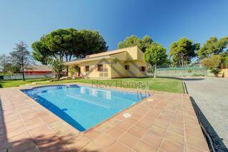 Chalet en Rascanya. Chalet independiente en una sola planta en montecolorado  ubicac