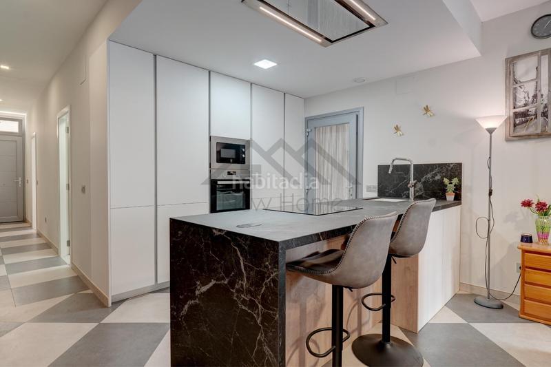 Foto a80879f4-759d-4fa6-a568-ce71825034d0. Haus mit heizung parking in Núcleo Urbano Pobla de Vallbona (la)