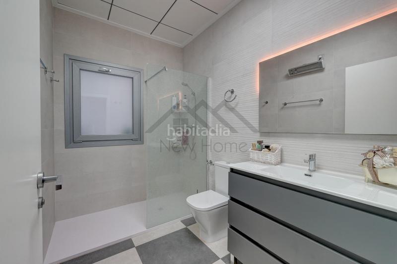 Foto f2130a56-f0ce-4532-881c-1538dd794a4f. Haus mit heizung parking in Núcleo Urbano Pobla de Vallbona (la)