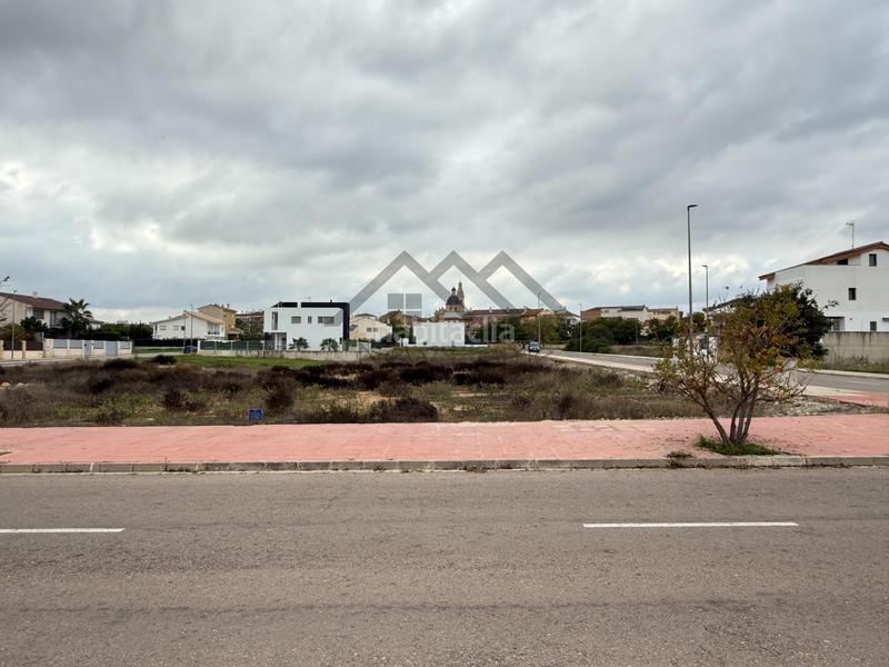 Foto 616b7a2a-9b7a-4c68-8cda-e7c5bd4d6d9e. Terreno residencial parcela urbana oportunidad ideal para promotores e inversores en Cheste