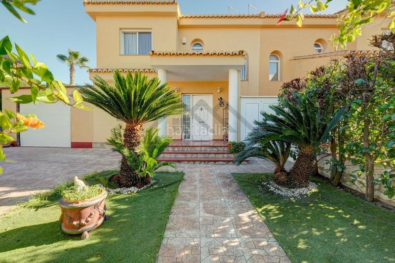 Foto 030a90e1-83dc-4953-986b-624e5e5cf85b. Casa pareada chalet independiente con piscina y gran parcela en montecolorado luz, espacio y confort en la pobla de vallbona en Pobla de Vallbona (la)