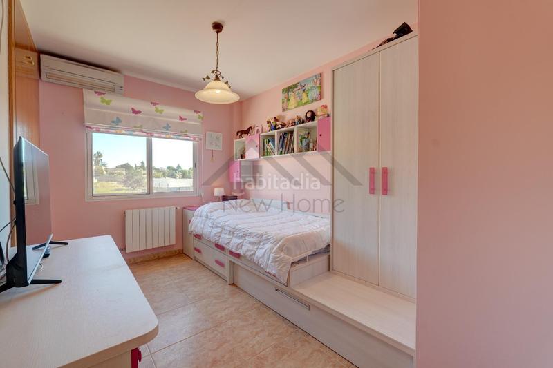 Foto 07e58e6a-ecf9-4a15-85b2-972310822959. Casa pareada chalet independiente con piscina y gran parcela en montecolorado luz, espacio y confort en la pobla de vallbona en Pobla de Vallbona (la)