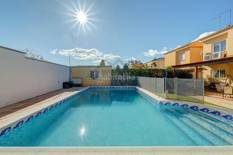 Foto 10370d5a-c8bd-4e2d-94c3-32cf5aa17dab. Casa pareada chalet independiente con piscina y gran parcela en montecolorado luz, espacio y confort en la pobla de vallbona en Pobla de Vallbona (la)