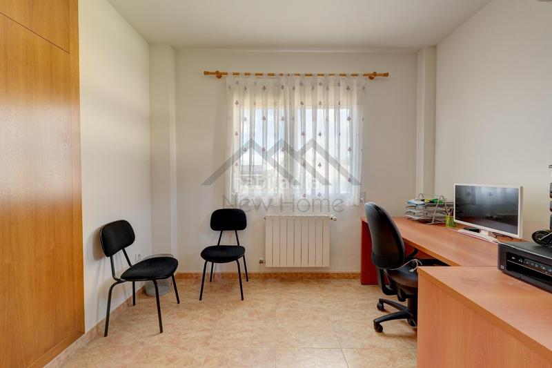 Foto 21874c2c-bebf-4ab2-ab92-87a4c5f651e5. Casa pareada chalet independiente con piscina y gran parcela en montecolorado luz, espacio y confort en la pobla de vallbona en Pobla de Vallbona (la)