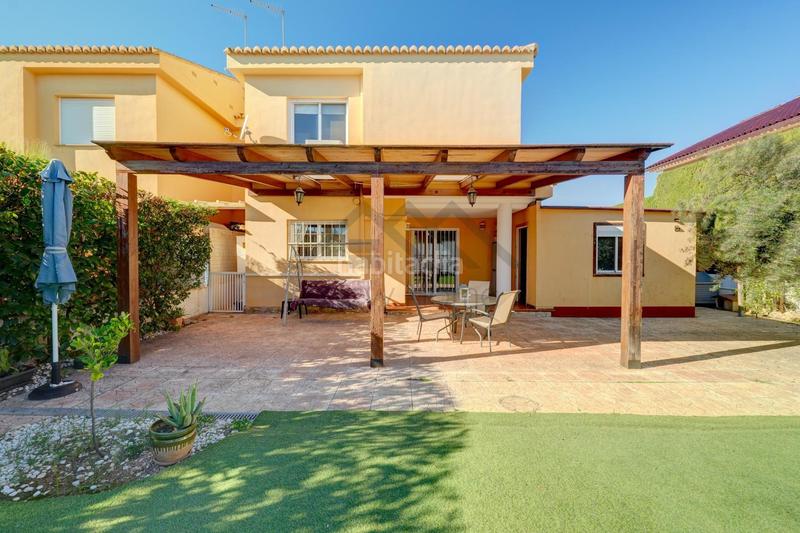 Foto 2b4fe225-501a-4337-a7ce-ded8e7b666e6. Casa pareada chalet independiente con piscina y gran parcela en montecolorado luz, espacio y confort en la pobla de vallbona en Pobla de Vallbona (la)