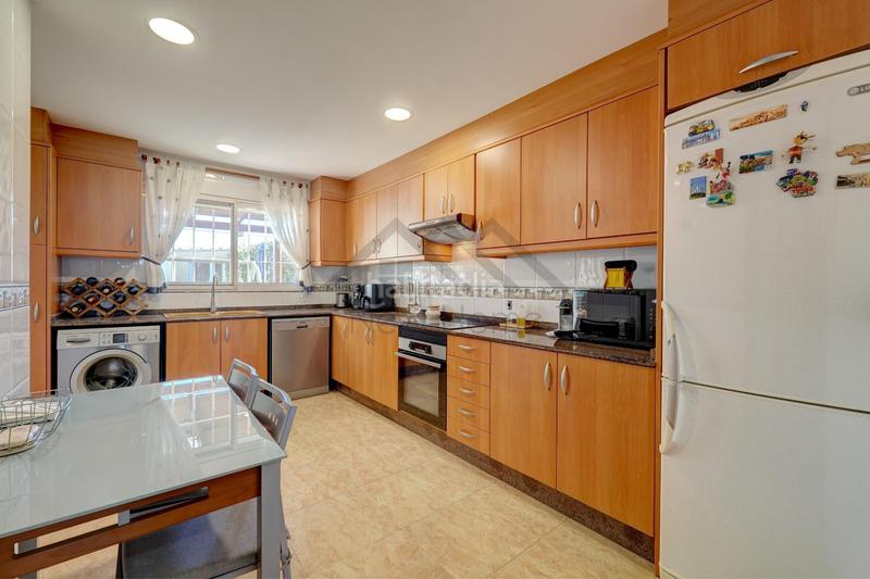 Foto 386e1dc2-05ca-4849-97a0-068a1960a5ff. Casa pareada chalet independiente con piscina y gran parcela en montecolorado luz, espacio y confort en la pobla de vallbona en Pobla de Vallbona (la)