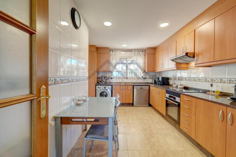 Foto 3a0b56a3-057e-40c7-bd61-05e4171fe8a1. Casa pareada chalet independiente con piscina y gran parcela en montecolorado luz, espacio y confort en la pobla de vallbona en Pobla de Vallbona (la)