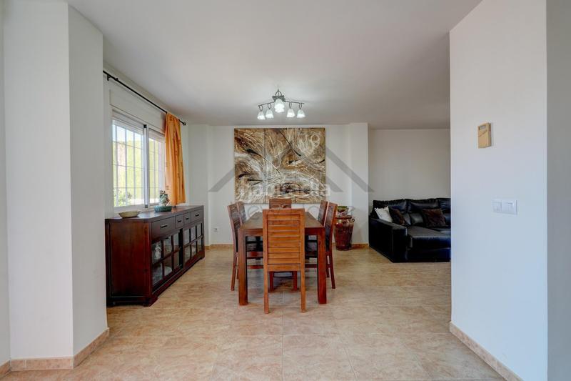 Foto 4fdc5cb9-77c7-4886-aa1e-877c1002a0be. Casa pareada chalet independiente con piscina y gran parcela en montecolorado luz, espacio y confort en la pobla de vallbona en Pobla de Vallbona (la)