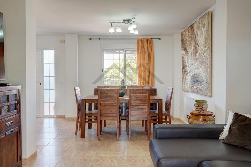 Foto 5c396b90-bce7-4cc5-9157-2ea0d247fffc. Casa pareada chalet independiente con piscina y gran parcela en montecolorado luz, espacio y confort en la pobla de vallbona en Pobla de Vallbona (la)