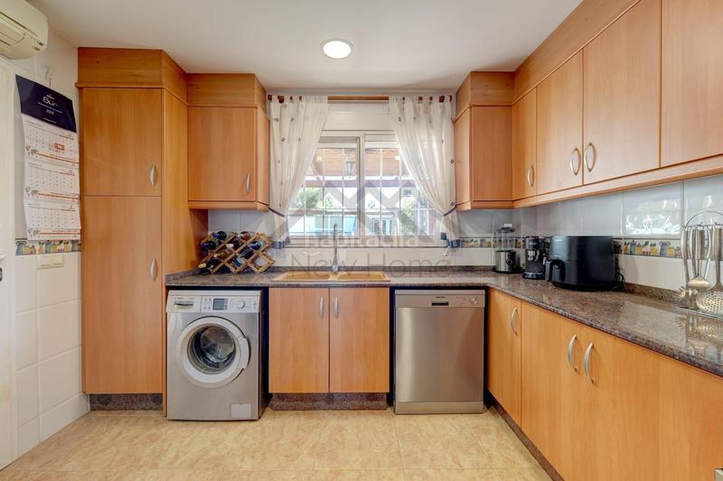 Foto 6208ab9d-8ee3-438f-87a6-2e14c7b0e5ed. Casa pareada chalet independiente con piscina y gran parcela en montecolorado luz, espacio y confort en la pobla de vallbona en Pobla de Vallbona (la)