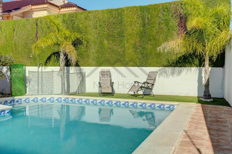 Foto 639de7a0-24e9-4921-8069-71c20321004e. Casa pareada chalet independiente con piscina y gran parcela en montecolorado luz, espacio y confort en la pobla de vallbona en Pobla de Vallbona (la)