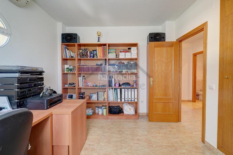 Foto 72d15551-5f83-48c4-865e-0e42bbbcd9c5. Casa pareada chalet independiente con piscina y gran parcela en montecolorado luz, espacio y confort en la pobla de vallbona en Pobla de Vallbona (la)