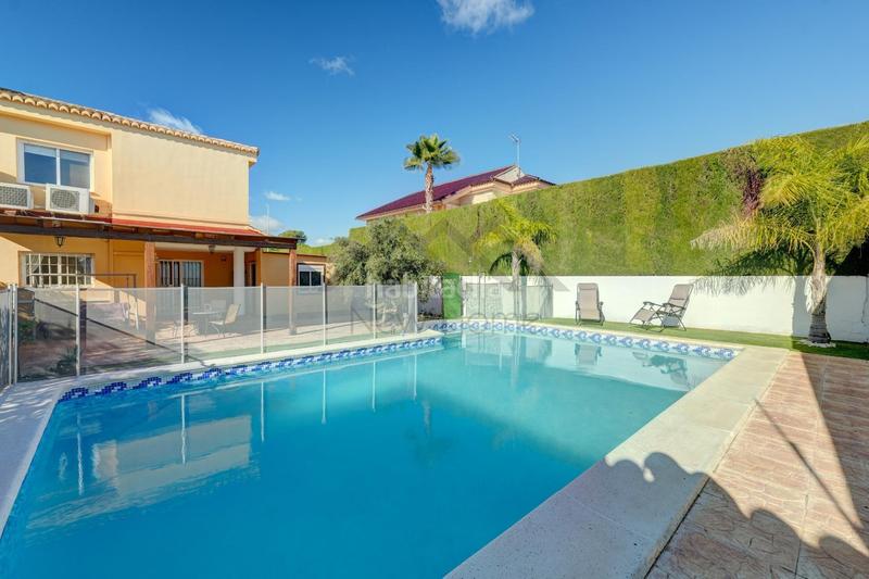 Foto 874150d0-a847-4dc6-bade-db18819ba926. Casa pareada chalet independiente con piscina y gran parcela en montecolorado luz, espacio y confort en la pobla de vallbona en Pobla de Vallbona (la)