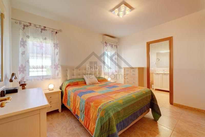 Foto 8d95e79e-4ae5-425c-8a7e-eb935809568e. Casa pareada chalet independiente con piscina y gran parcela en montecolorado luz, espacio y confort en la pobla de vallbona en Pobla de Vallbona (la)