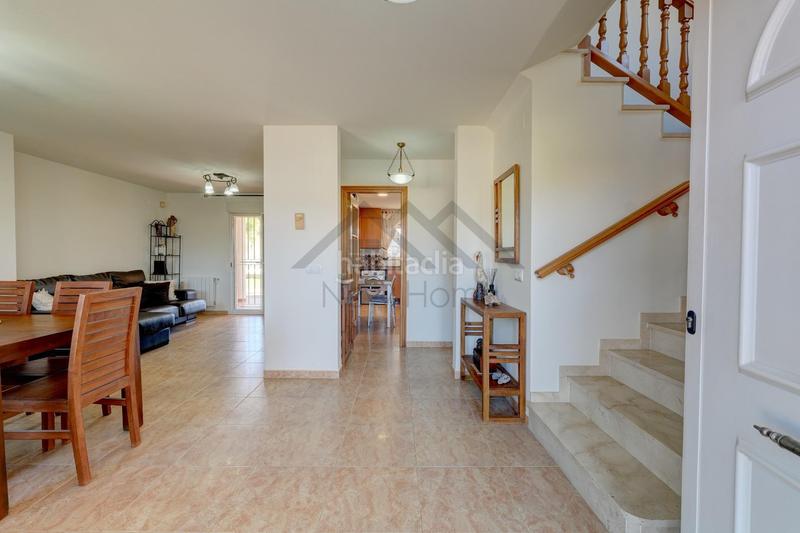 Foto a39883ad-df20-43fb-bc7b-b4ce4817c0f8. Casa pareada chalet independiente con piscina y gran parcela en montecolorado luz, espacio y confort en la pobla de vallbona en Pobla de Vallbona (la)