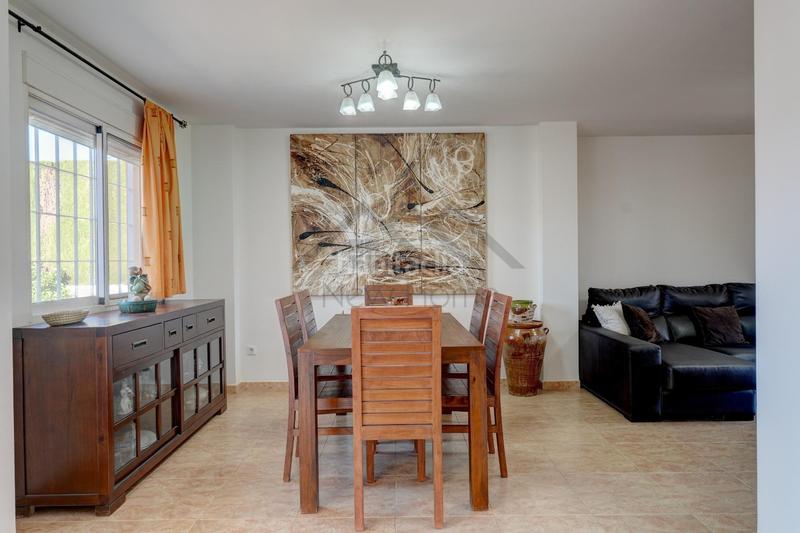 Foto af3862c2-4419-4e00-8aa9-7b849b94f4dc. Casa pareada chalet independiente con piscina y gran parcela en montecolorado luz, espacio y confort en la pobla de vallbona en Pobla de Vallbona (la)