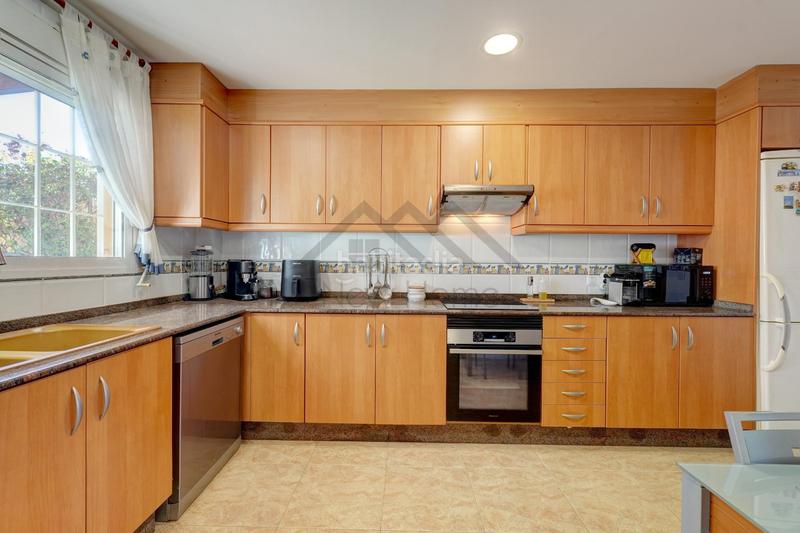 Foto d8626065-96a3-43c2-aaad-8158c53f9f55. Casa pareada chalet independiente con piscina y gran parcela en montecolorado luz, espacio y confort en la pobla de vallbona en Pobla de Vallbona (la)