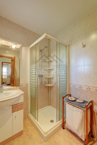 Foto e9861b92-9707-463d-818e-389c183c013c. Casa pareada chalet independiente con piscina y gran parcela en montecolorado luz, espacio y confort en la pobla de vallbona en Pobla de Vallbona (la)