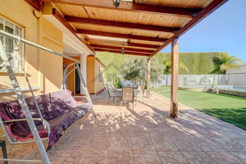 Foto ea9b8447-a686-4854-82f4-3f64b4395d7d. Casa pareada chalet independiente con piscina y gran parcela en montecolorado luz, espacio y confort en la pobla de vallbona en Pobla de Vallbona (la)